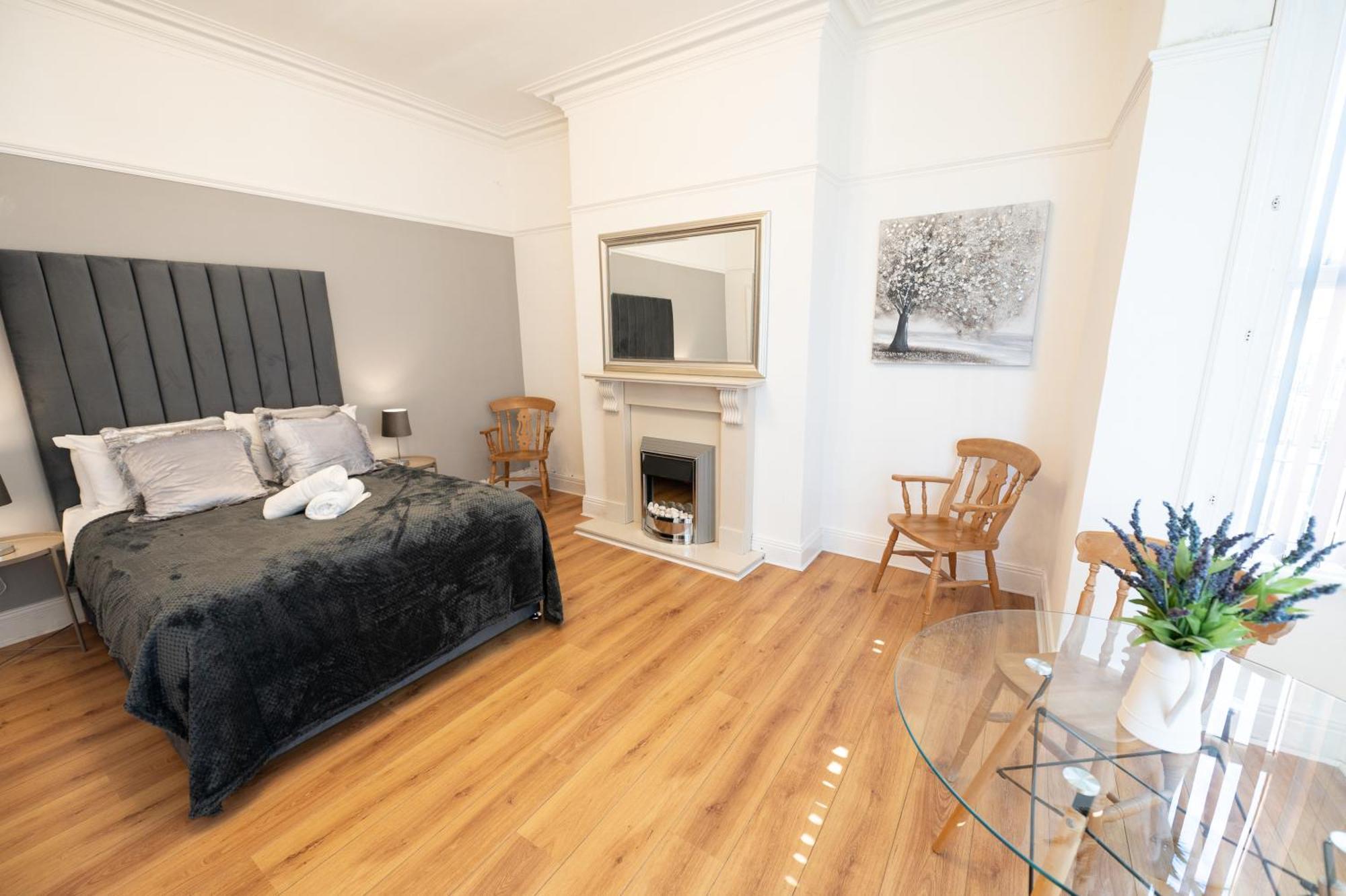 Holiday home Wingrove 5 Bdrm Large House Free Parking And Wifi *