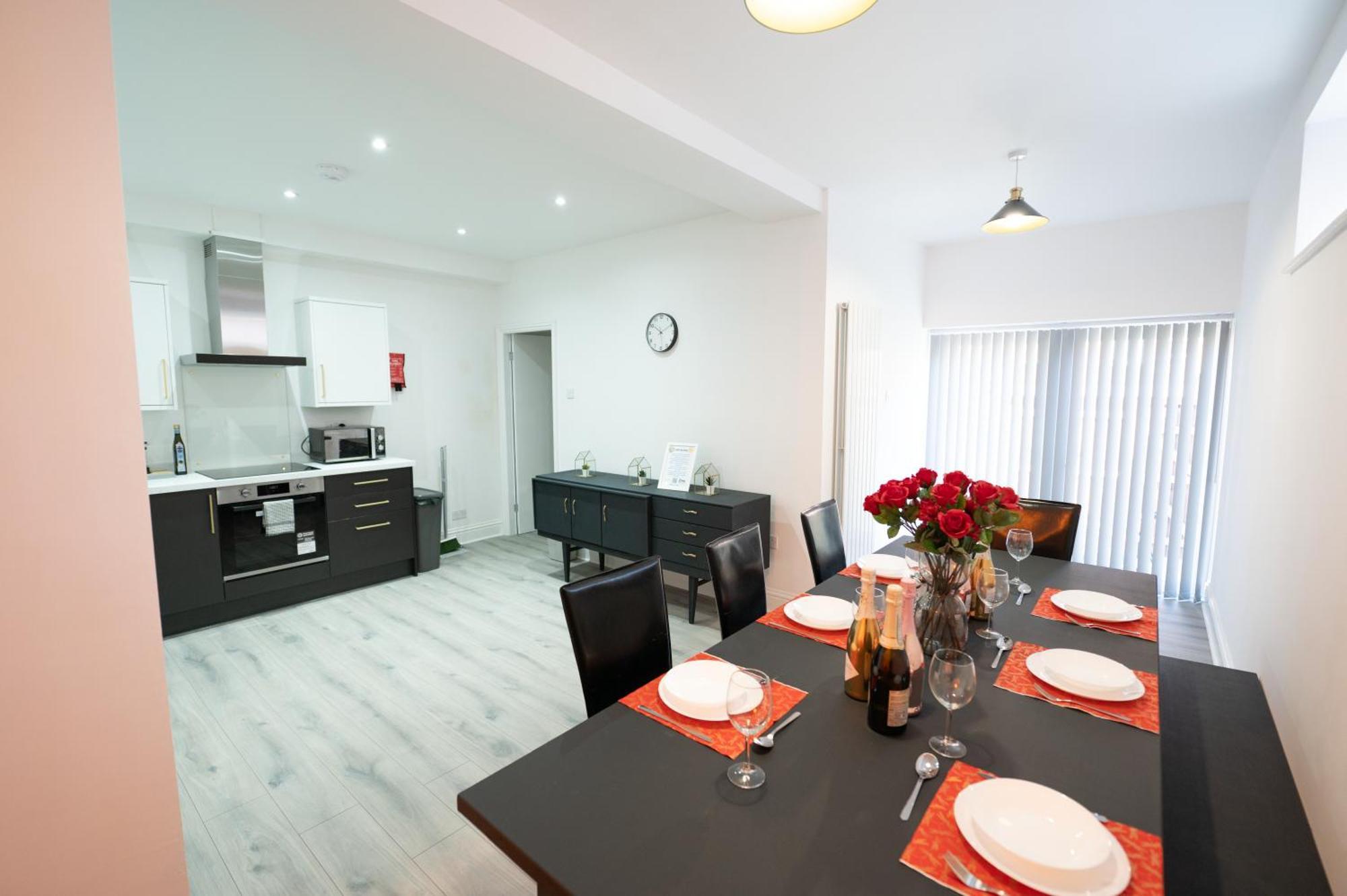 Holiday home Wingrove 5 Bdrm Large House Free Parking And Wifi Newcastle upon Tyne