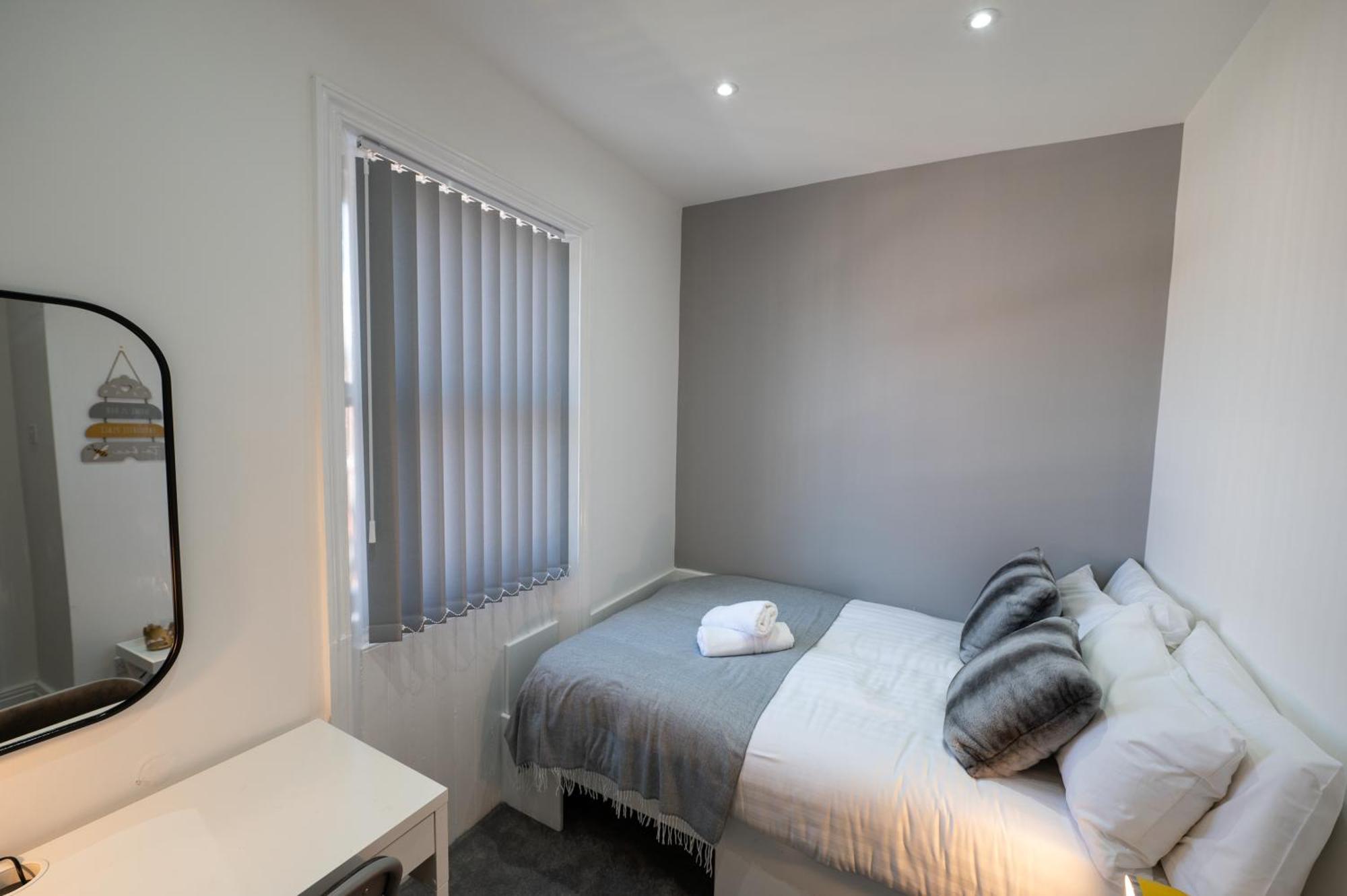 Wingrove 5 Bdrm Large House Free Parking And Wifi * Newcastle upon Tyne
