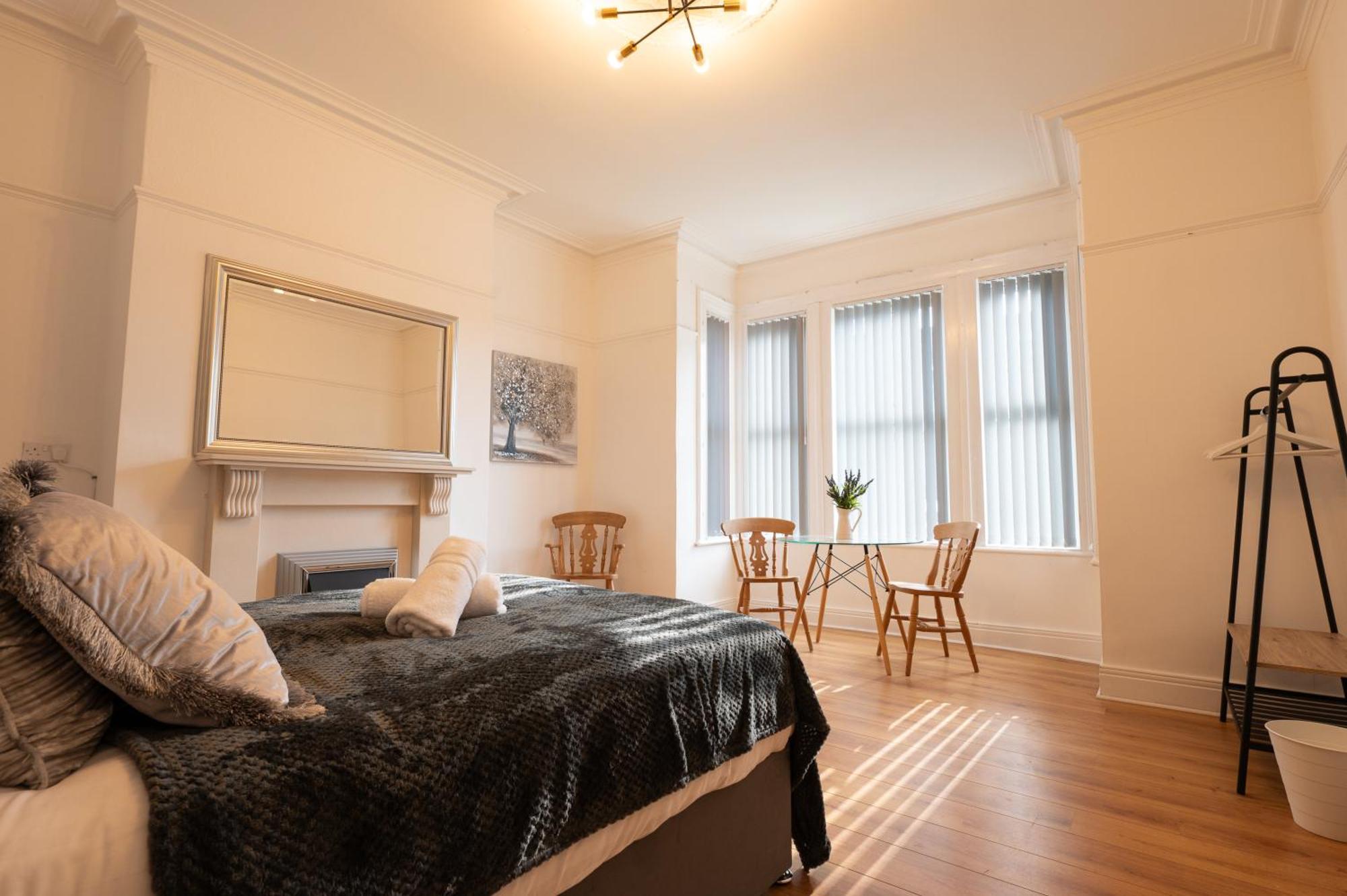 Wingrove 5 Bdrm Large House Free Parking And Wifi
