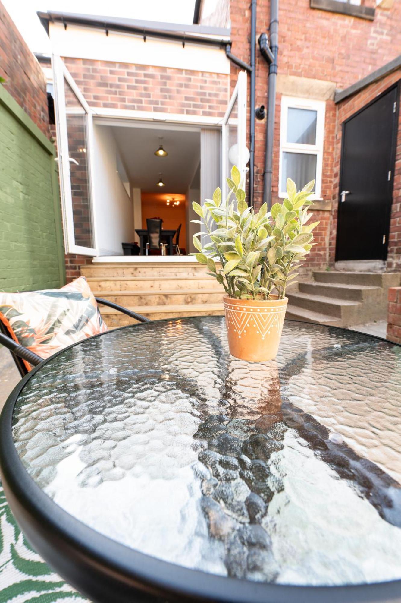 Holiday home Wingrove 5 Bdrm Large House Free Parking And Wifi Newcastle upon Tyne