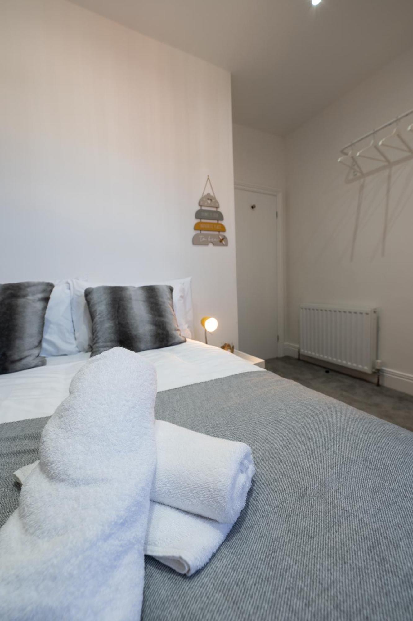 Wingrove 5 Bdrm Large House Free Parking And Wifi * Newcastle upon Tyne