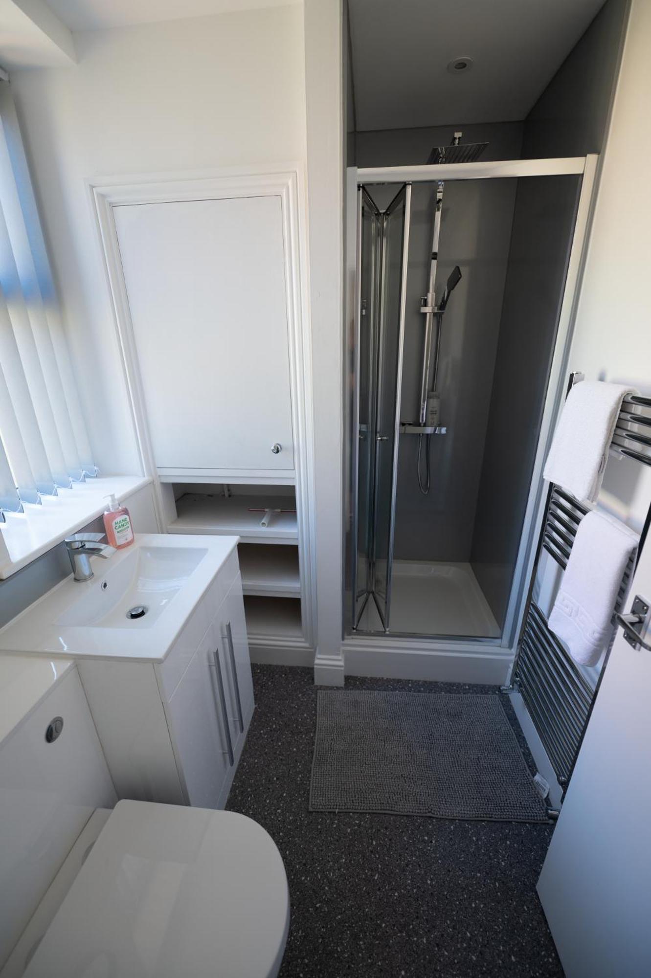 Holiday home Wingrove 5 Bdrm Large House Free Parking And Wifi