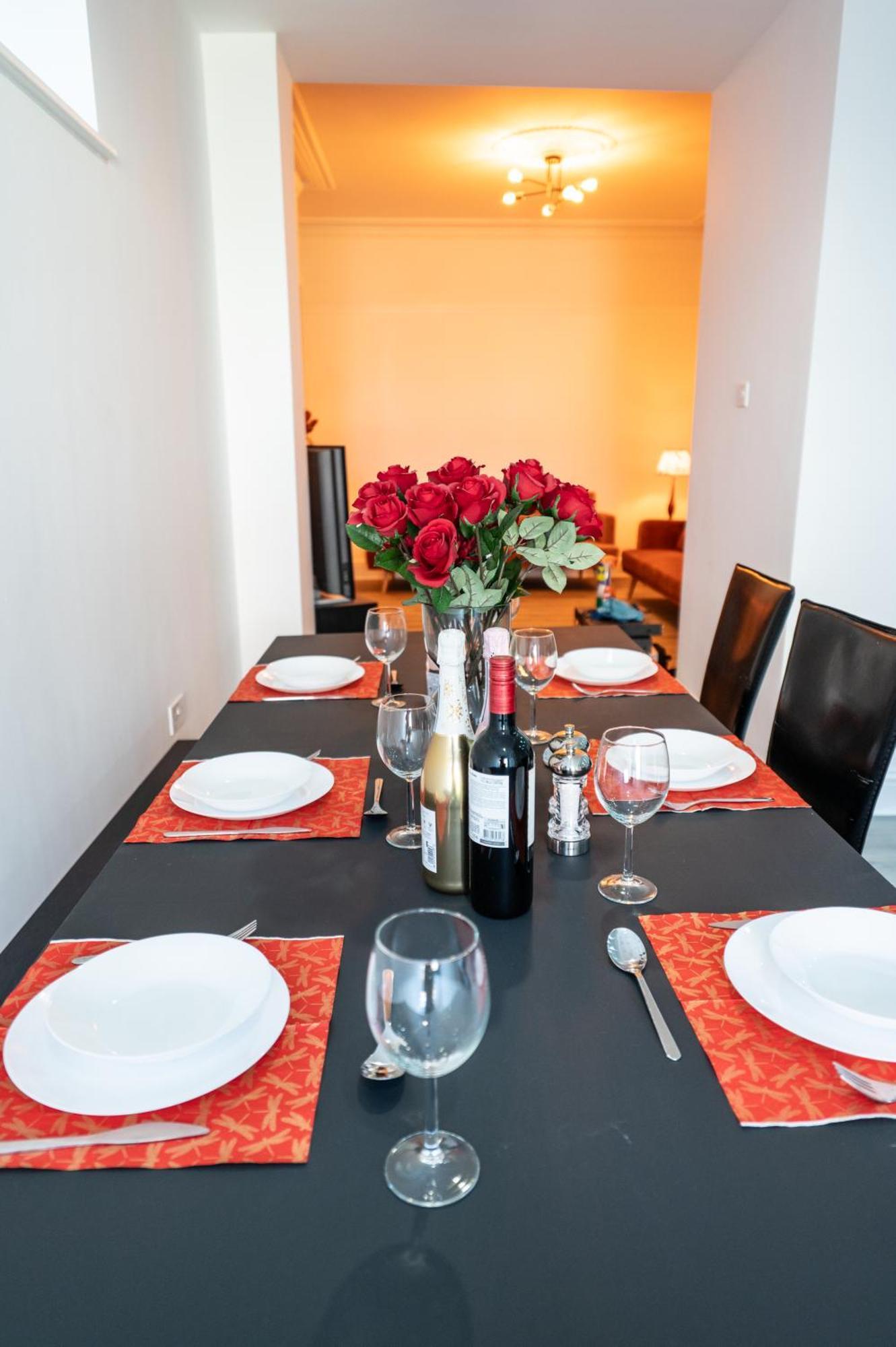 Holiday home Wingrove 5 Bdrm Large House Free Parking And Wifi *