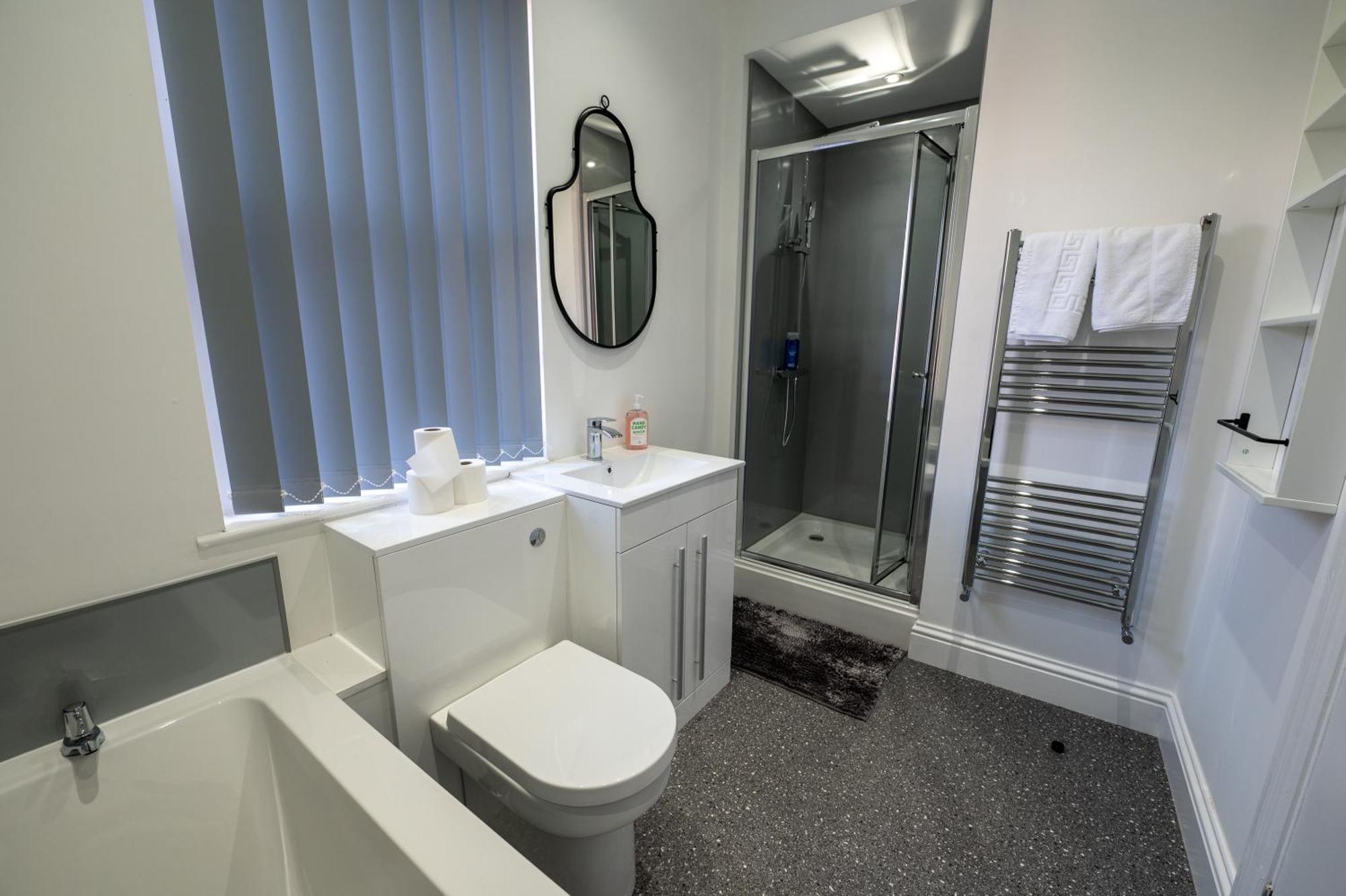 Holiday home Wingrove 5 Bdrm Large House Free Parking And Wifi Newcastle upon Tyne