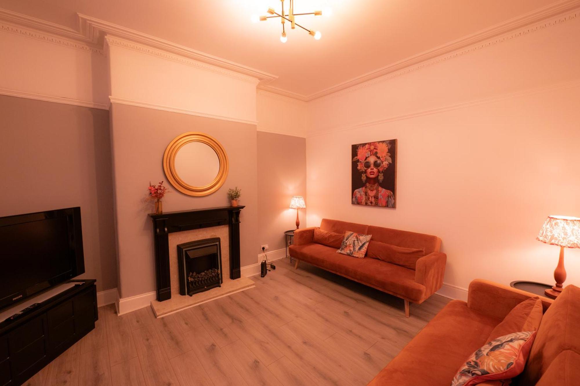 Wingrove 5 Bdrm Large House Free Parking And Wifi Holiday home