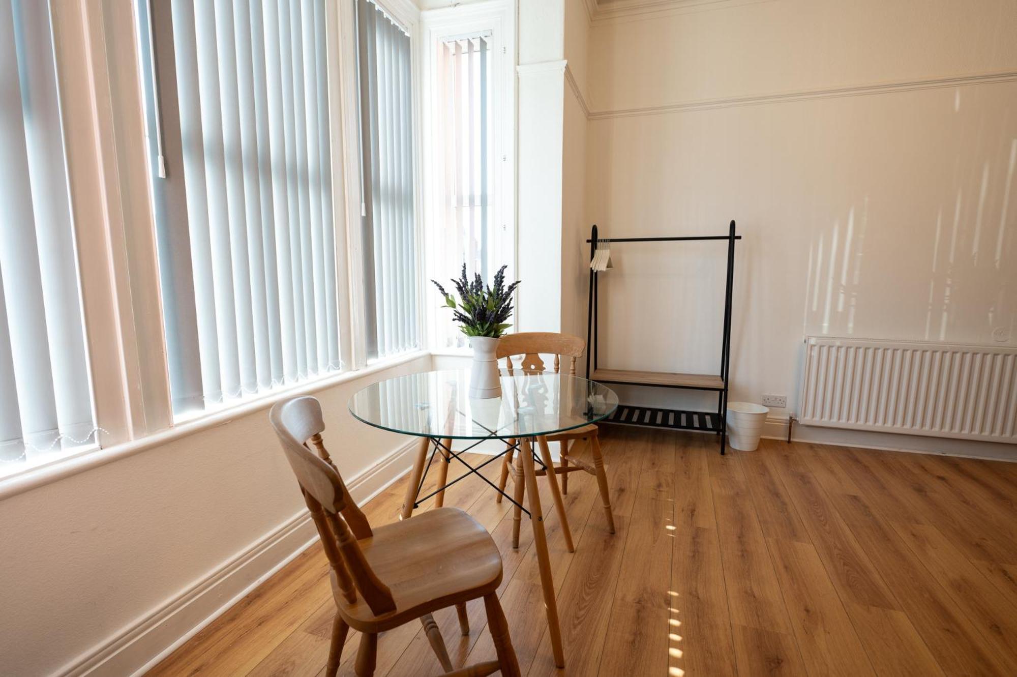 Wingrove 5 Bdrm Large House Free Parking And Wifi Holiday home